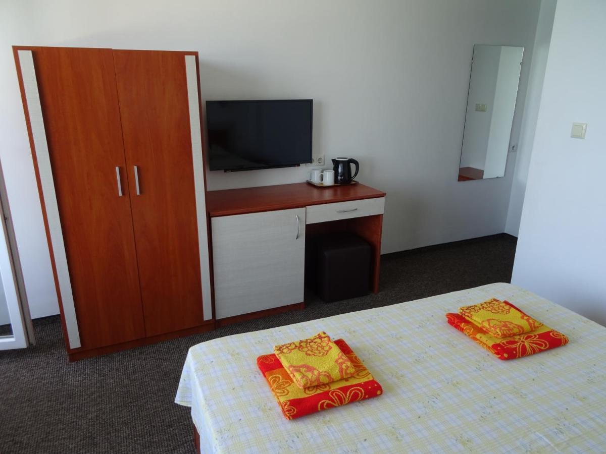 Dobrevi Guest House Primorsko Exterior photo