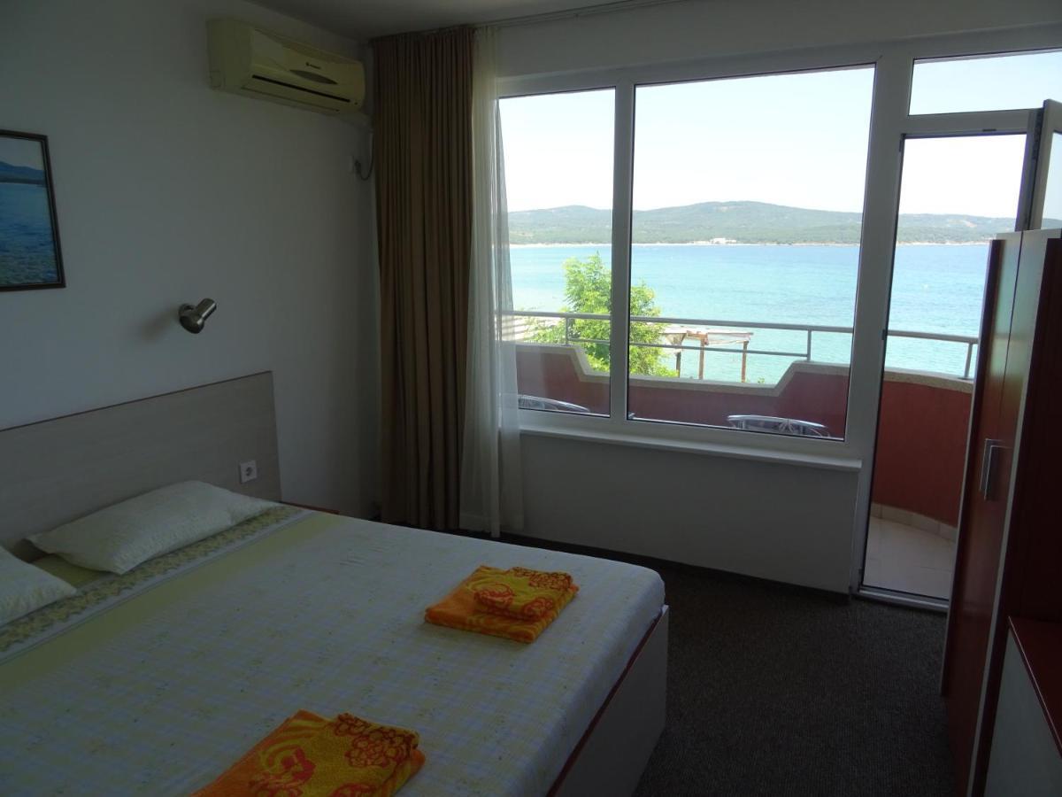 Dobrevi Guest House Primorsko Exterior photo