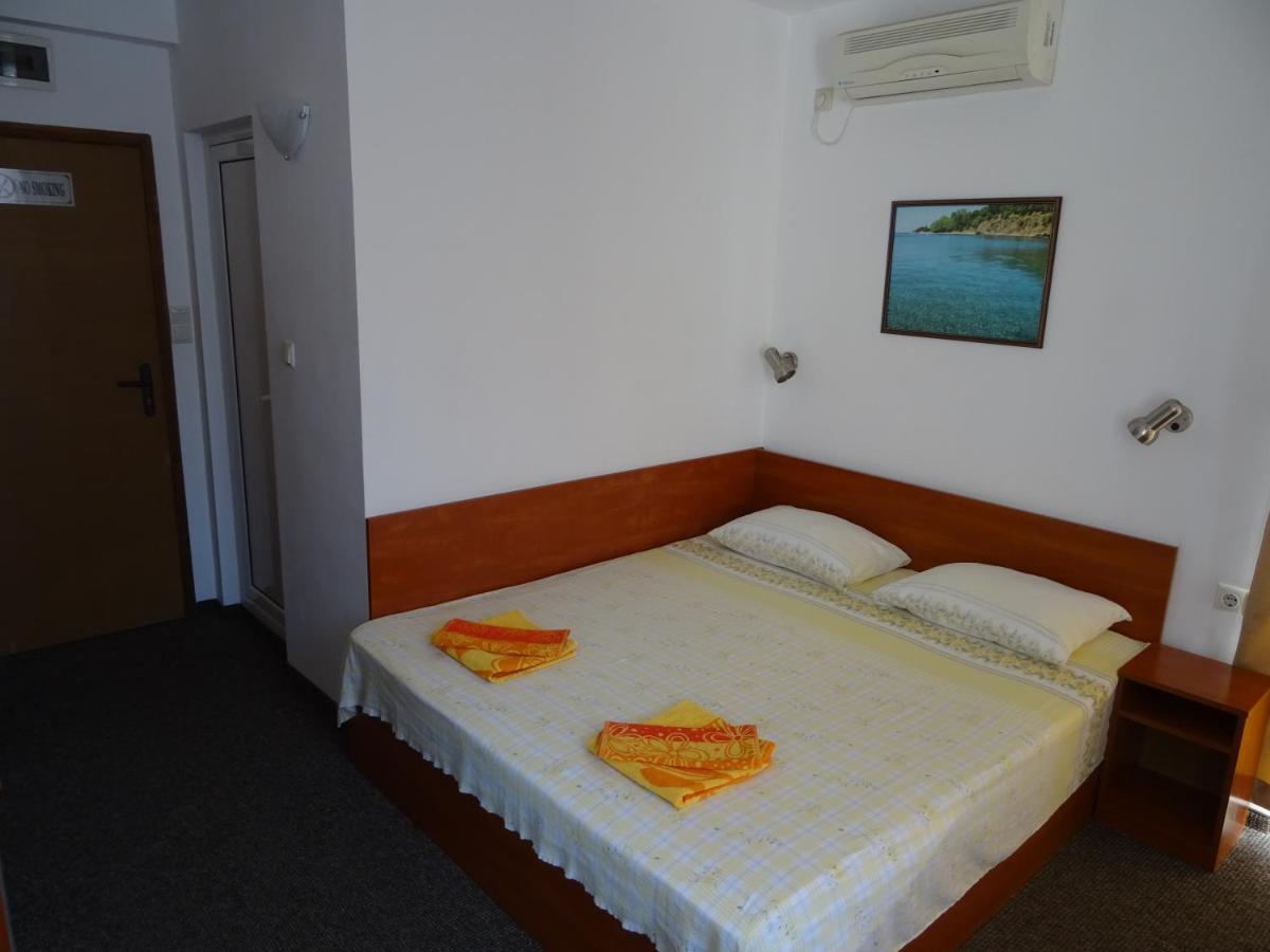 Dobrevi Guest House Primorsko Exterior photo