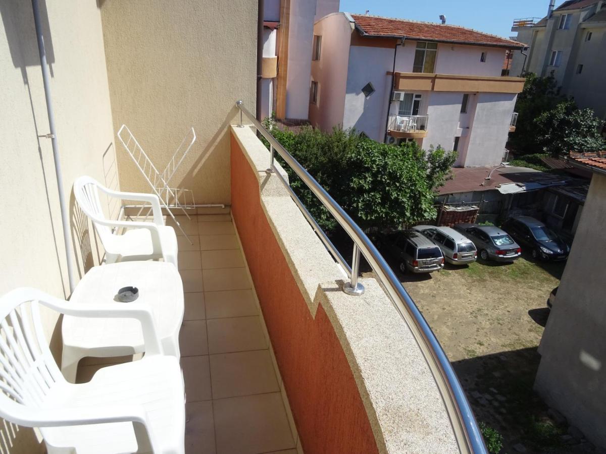 Dobrevi Guest House Primorsko Exterior photo