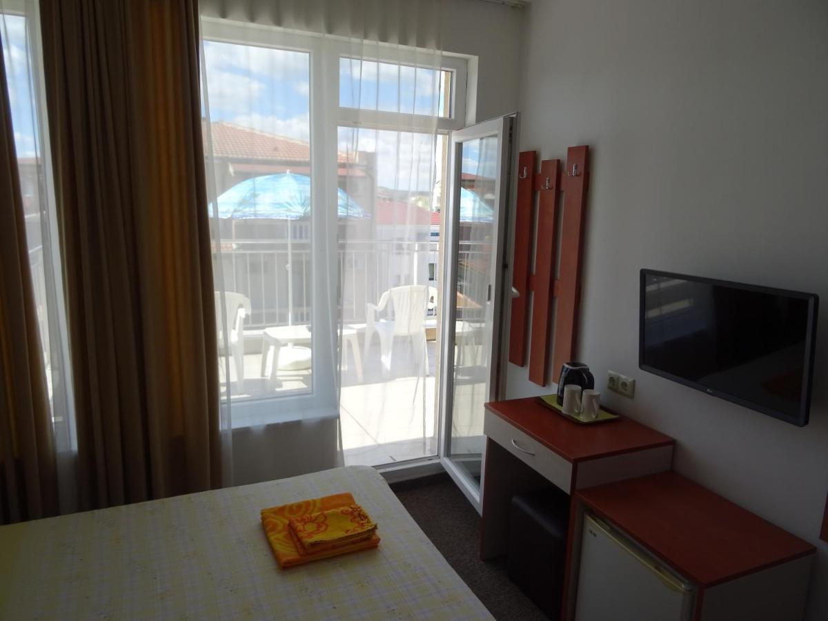 Dobrevi Guest House Primorsko Exterior photo