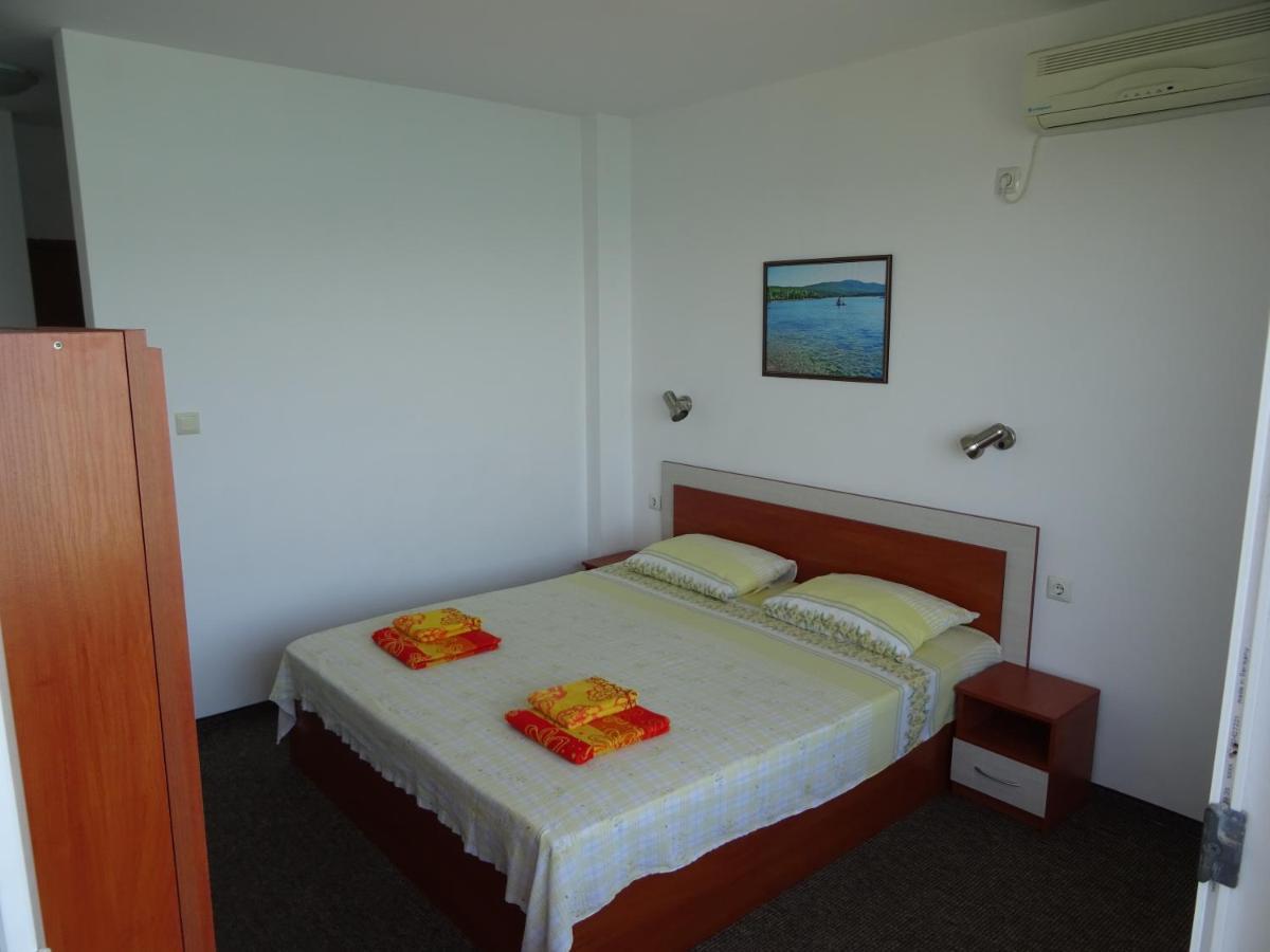 Dobrevi Guest House Primorsko Exterior photo