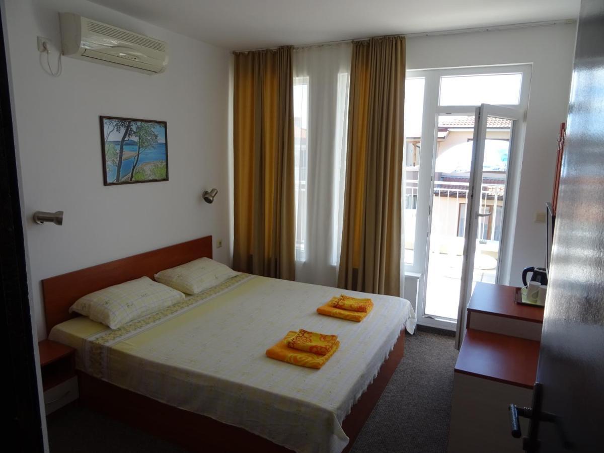 Dobrevi Guest House Primorsko Exterior photo
