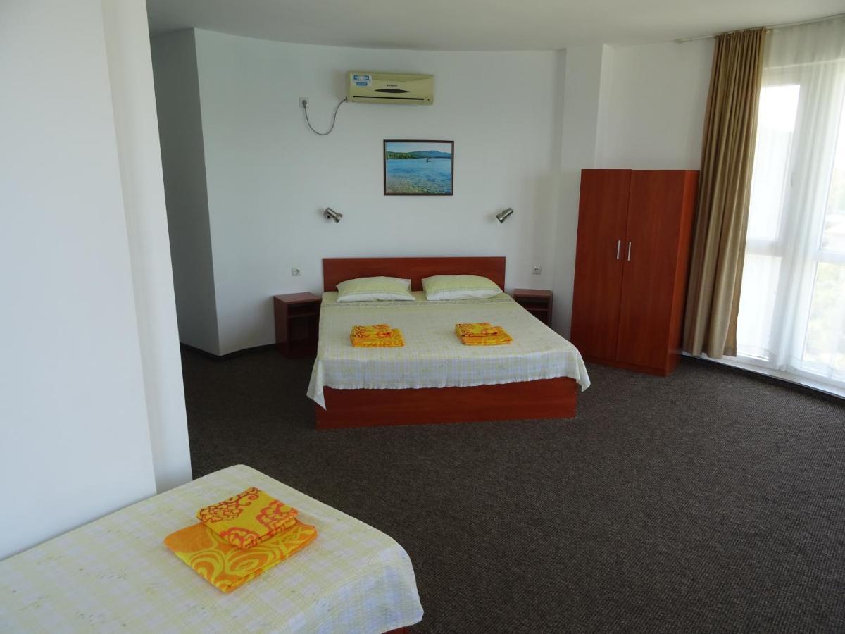 Dobrevi Guest House Primorsko Exterior photo